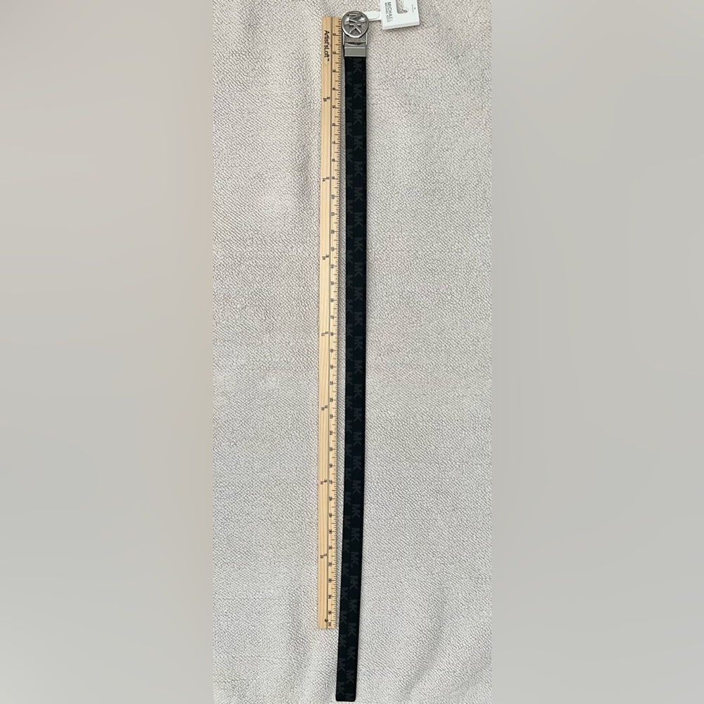 MICHAEL Michael Kors Women’s Reversible Belt | Color: Black and Gray  | Size: M - Picture 9 of 12